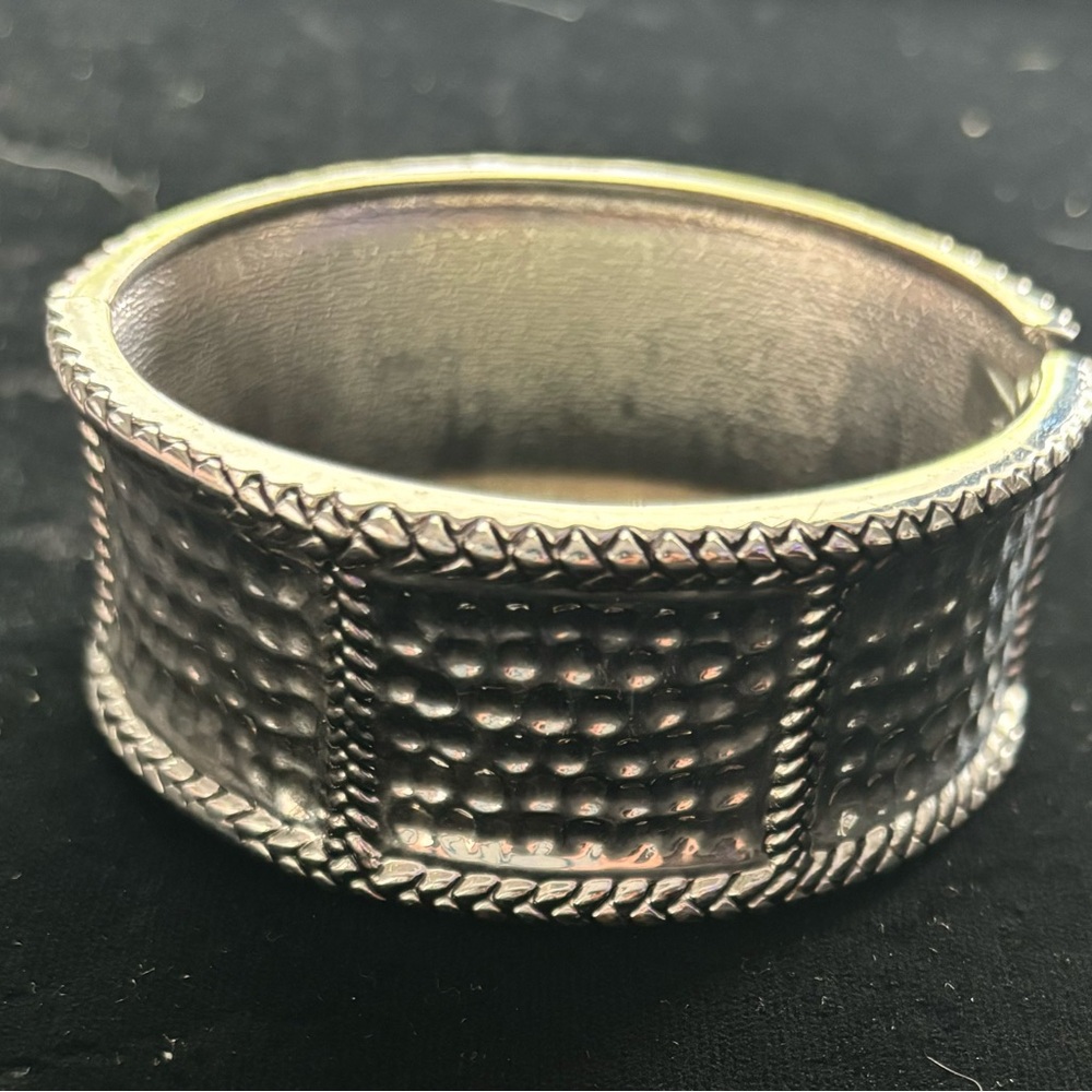 Silver bangle bracelet for ladies